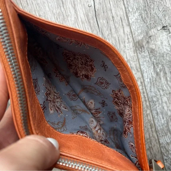 NWT HOBO Convertible Crossbody Clutch - Picture 12 of 16